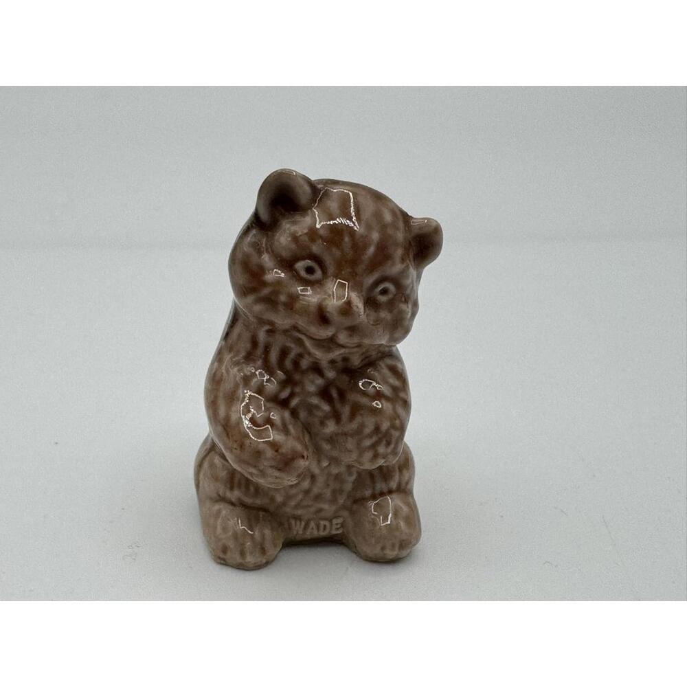Vintage Wade England Porcelain Whimsies Figurine Bear Cub Red Rose Tea Premium